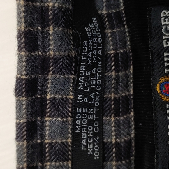 Tommy Hilfiger Men's Size Medium Plaid Button Down - Picture 7 of 7